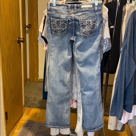 Ariya Jeans - Picture 2 of 7